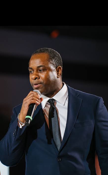 Rodrick Walker speaking at a foundation event